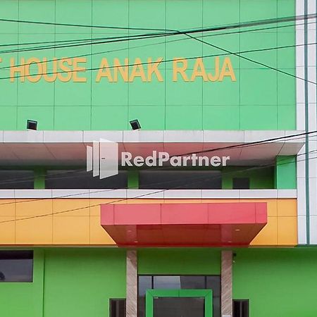 Guest House Anak Raja Pangkalan Bun Syariah Mitra Reddoorz Exteriör bild